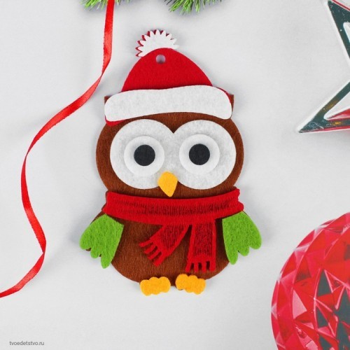 Ёлочная игрушка из фетра Сова в новогодней шапочке Ёлочная игрушка из фетра Сова в новогодней шапочке