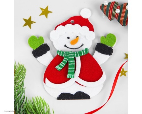 Ёлочная игрушка из фетра Снеговик в шапочке Ёлочная игрушка из фетра Снеговик в шапочке