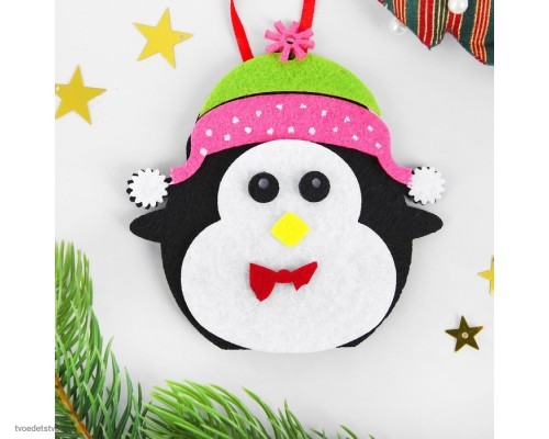 Ёлочная игрушка из фетра Пингвин в шапочке Ёлочная игрушка из фетра Пингвин в шапочке